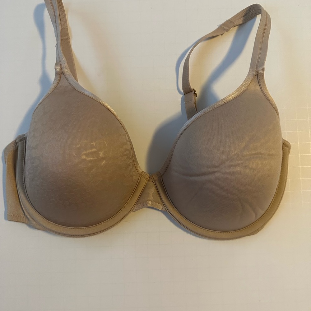 Natori bra.  Size 32d.  Worn a few times